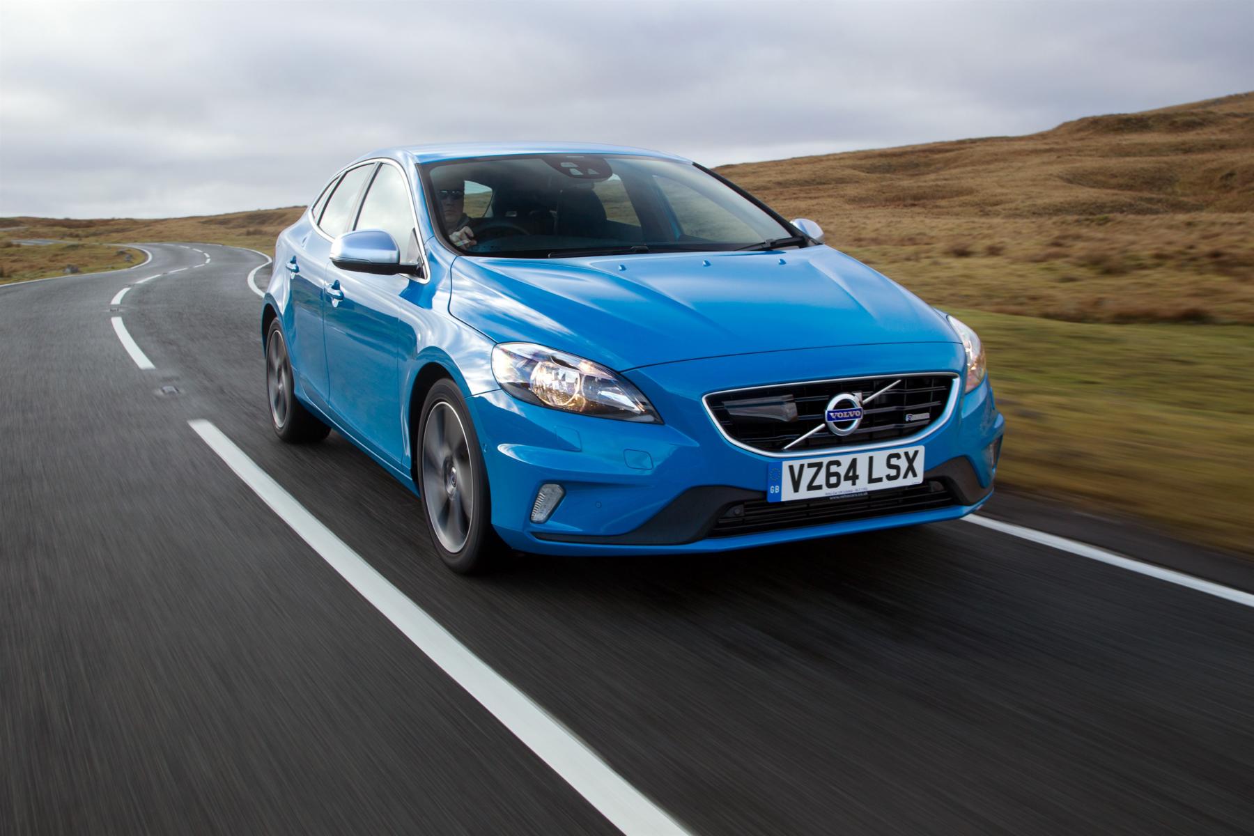 K1600 152299 Front 3 4 dynamic image of the Volvo V40 R Design