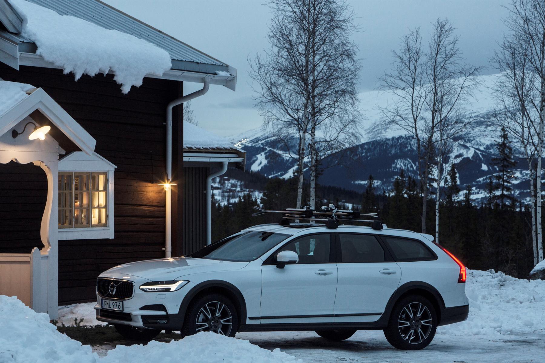 K1600 203736 Volvo V90 Cross Country by the Get Away Lodge