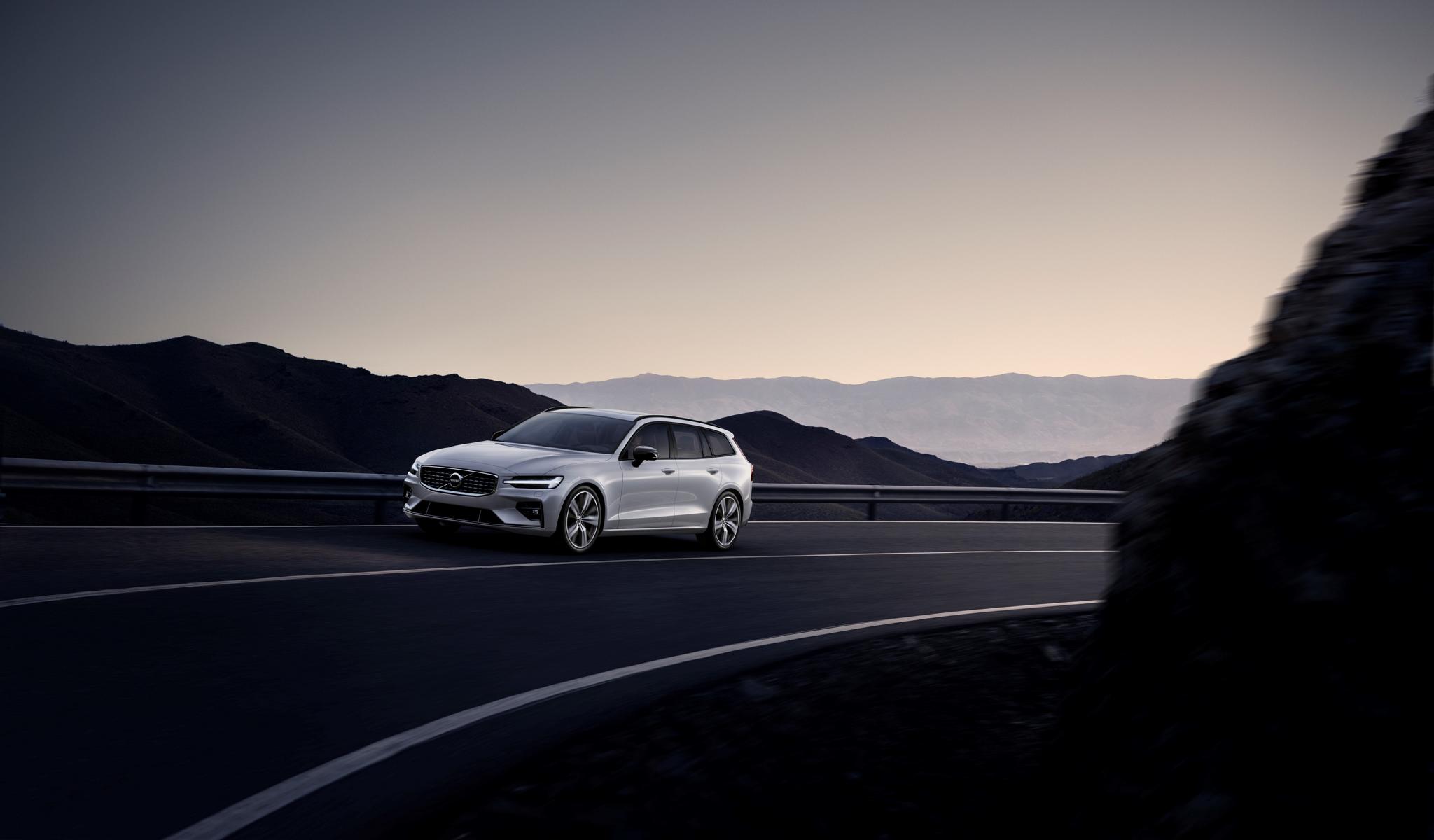 231027 New Volvo V60 R Design